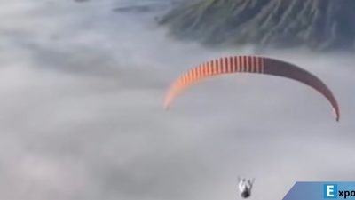 Tangkapan layar oknum wisatawan melakukan aktivitas penerbangan paralayang di kawasan Gunung Bromo.