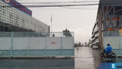 Suasana di PT Sritex Sukoharjo, Jawa Tengah, Senin