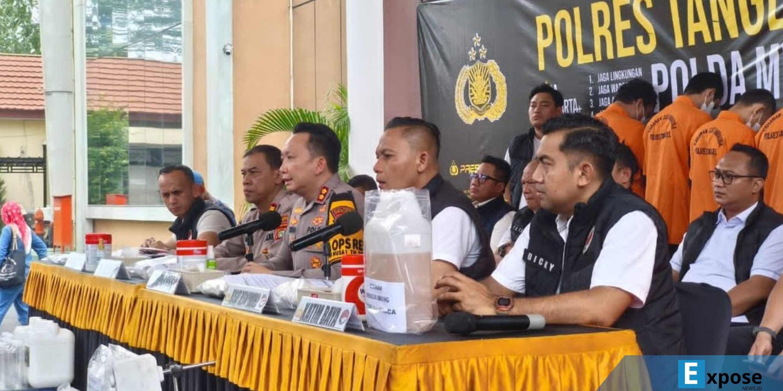 Polres Tangerang Selatan saat konferensi pers terkait pengungkapan pengedaran narkoba jenis sintesis