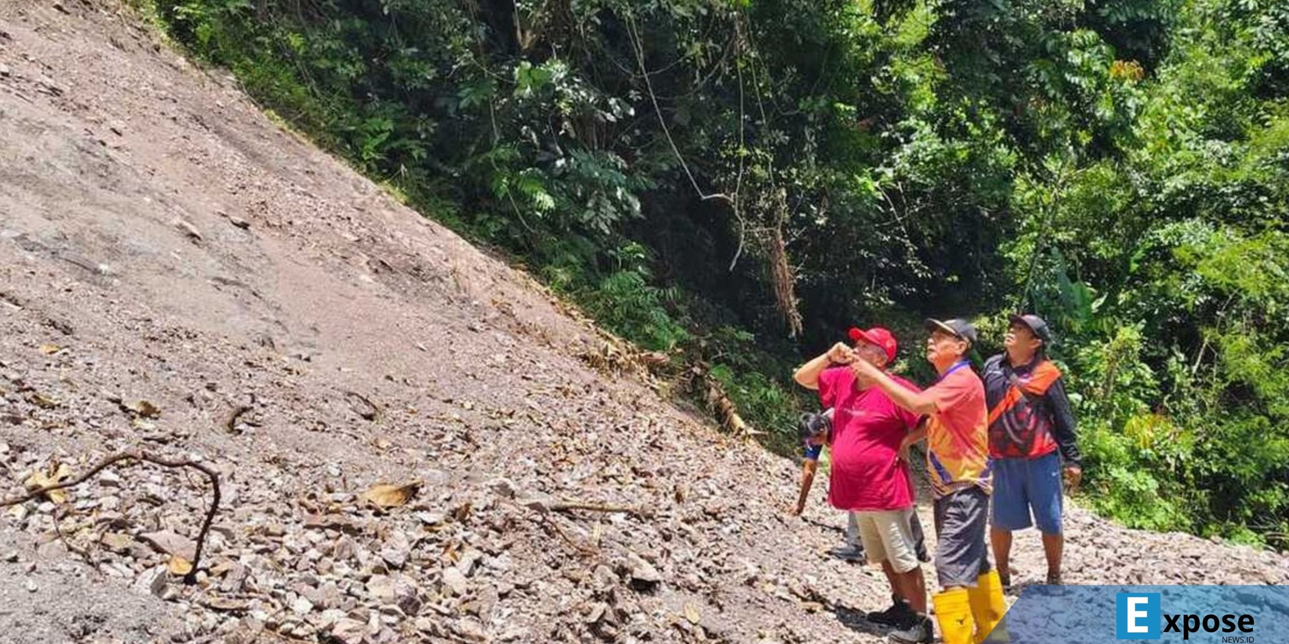 Longsor menutup rel kereta lori di Lebong Tandai, Bengkulu Utara