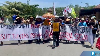 Para petani yang berdemonstrasi