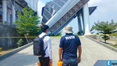 Tim Inafis Polres Brebes mendatangi Kantor Pemkab Brebes, Jawa Tengah pasca ambruknya atap teras depan bangunan