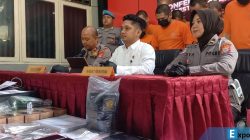 Polisi amankan 8 pelaku pemalsuan SIM, dan amankan barang bukti SIM Palsu