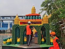 Masjid Kembar dari 12 Ton Sampah Plastik, Keren Abis!