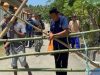 BLOKADE JALAN - Warga buka blokade akses jalan menuju SMKN Paku, di Dusun Silopo, Desa Paku, Kecamatan Binuang, Kabupaten Polman, Sulbar, Selasa (30/9/2025). Blokade akses jalan dibuka usai masalah pungli ijazah diselesaikan