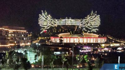 Istana Garuda di Ibu Kota Nunantara (IKN) pada malam hari