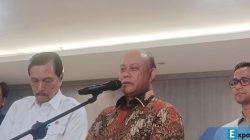 Kepala BGN Dadan Hindayana memberikan keterangan pers usai rapat dengan Ketua DEN Luhut Binsar Pandjaitan di Kantor DEN, Jakarta, Jumat (3/10/2025)