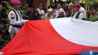 Praka (Mar) Zaenal Mutaqim, prajurit TNI AL dari Detasemen Intai Para Amfibi 1 (Den Ipam 1) Korps Marinir, gugur usai mengalami kecelakaan dalam Presidential Inspection di Perairan Teluk, Jakarta pada Kamis (2/10/2025).