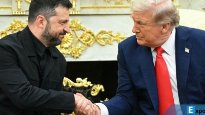 Presiden Ukraina Volodymyr Zelensky dan Presiden AS Donald Trump berjabat tangan