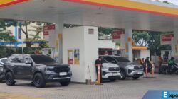 Situasi di SPBU Shell Jalan Meruya Utara, Kembangan, Jakarta Barat yang masih memiliki stok BBM jenis bensin