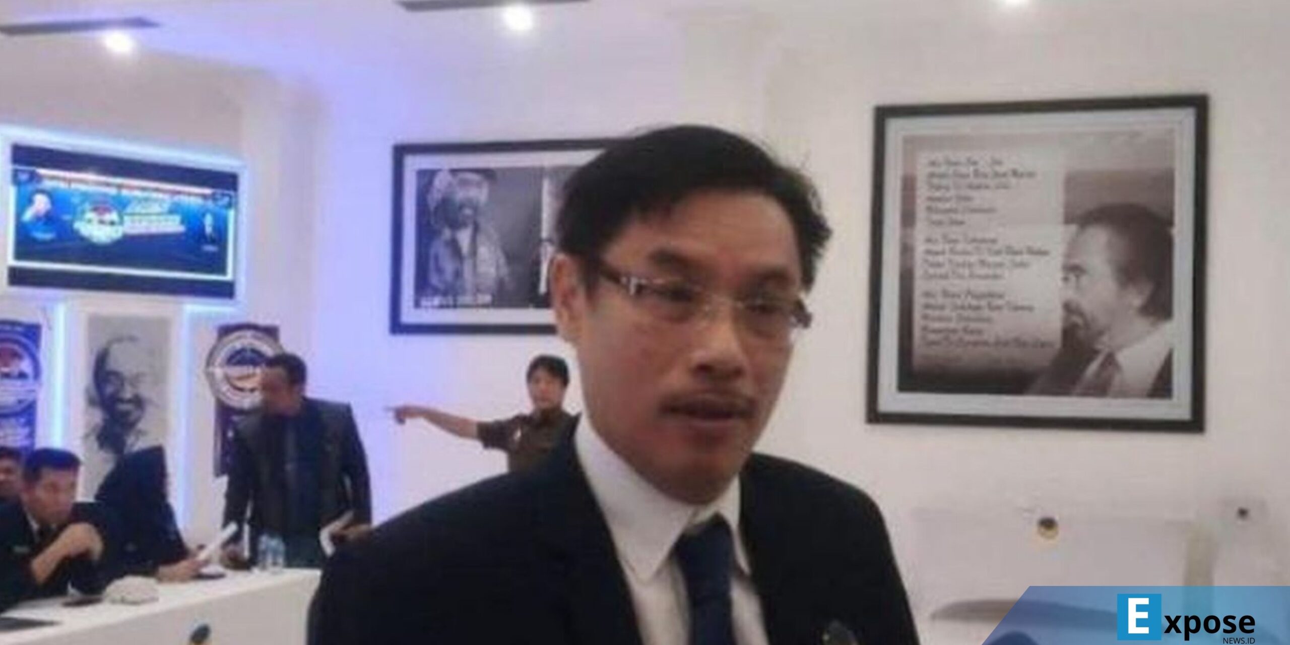 Ketua DPW NasDem Sumut Iskandar saat diwawancarai di Kantor NasDem beberapa waktu lalu