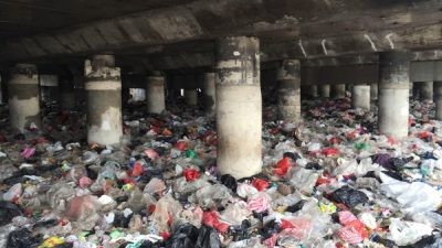 PT CMNP Pastikan Tumpukan Sampah di Kolong Tol Tidak Mejadi Ancaman bagi Struktur Jalan Tol