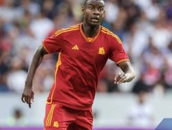 Evan Ndicka Dihargai Rp860 M! Man United dan Barcelona Siap Perang Dapatkan Bek AS Roma