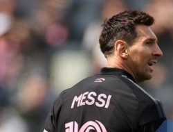 Usia 38 Tak Lagi Muda, tapi Messi Justru Hancurkan Rekor Pele Lewat Freekick