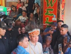 Rayakan Hari Kartini di Sorong, Wapres Gibran Bagikan 100 Paket Sembako untuk Mama Papua