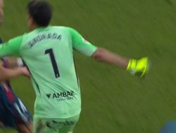 Andrada Tak Kuasa Kendalikan Emosi, Tinju Lawan di Injury Time, Sanksi Panjang Menanti